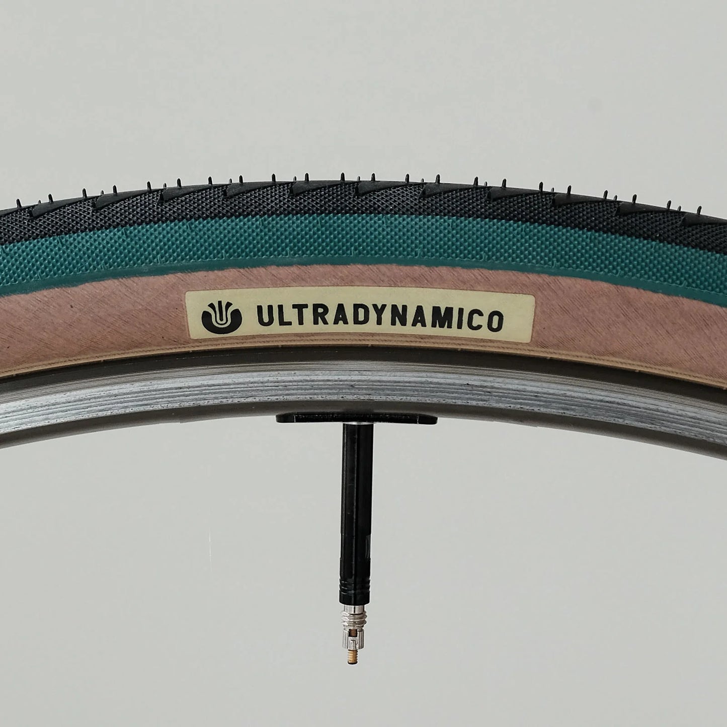Ultradynamico CAVA Race 700 x 33???