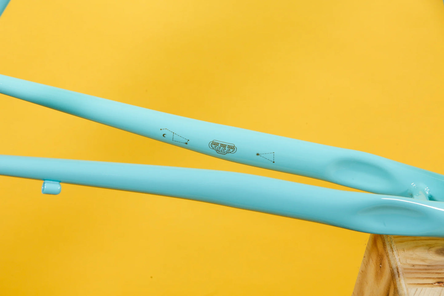 Crust Lightning Bolt Canti